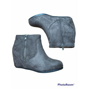 Dream Paris brown Wedge boots size 8 1/2
